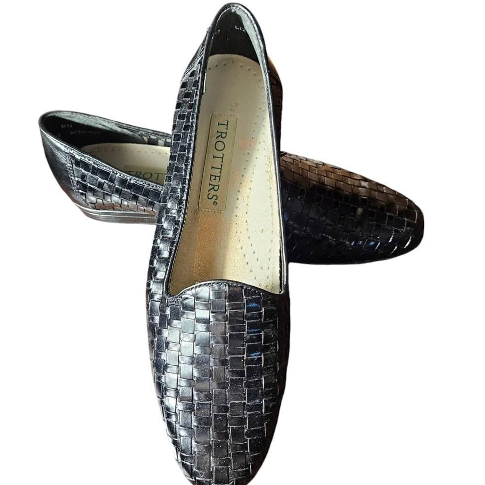 Trotters womens liz loafer black 8N.